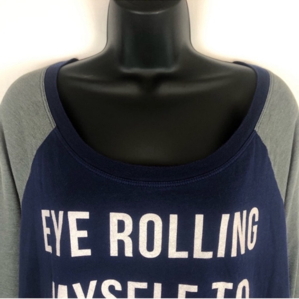 Torrid Women’s Size 0 Raglan top Navy blue with Gray Sleeves Excellent Condition - Picture 4 of 8